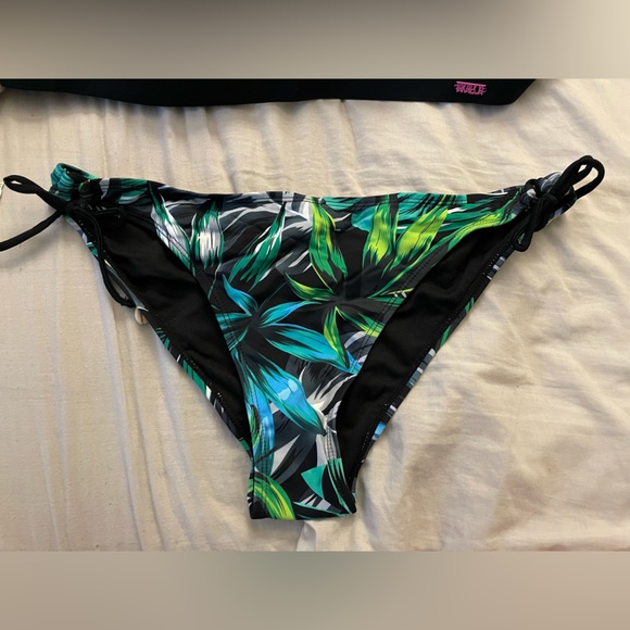NWT - Bikini sport - Tai - Picture 7 of 10